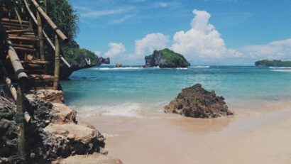 Wisata Pantai Ngandong
