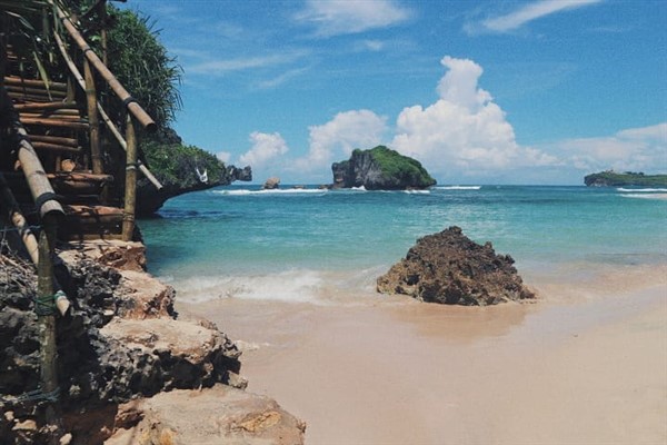 Wisata Pantai Ngandong, Aktivitas, Rute dan Harga Tiket